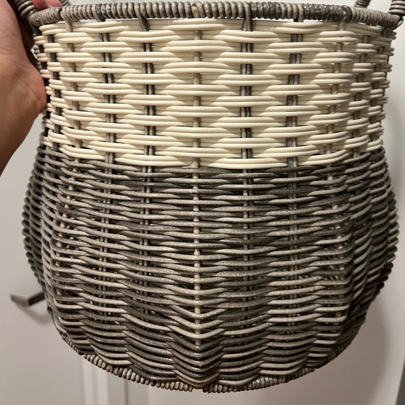 Strong vintage basket with handles - Picture 4 of 16
